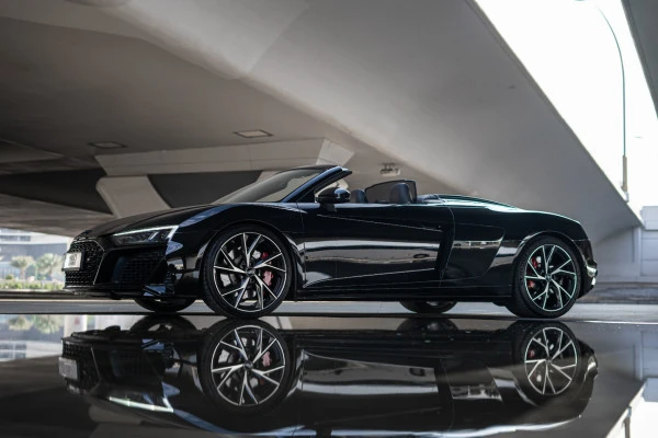  Black Audi R8 V10 Spyder Photo 3