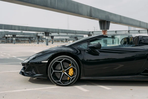  Black Lamborghini Evo Spyder Photo 3