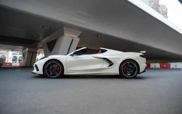  White Chevrolet Corvette Photo 5